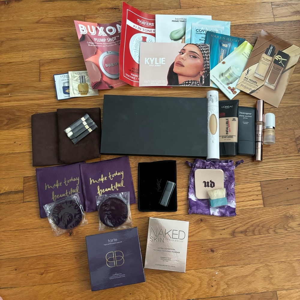 31 Piece Makeup Bundle